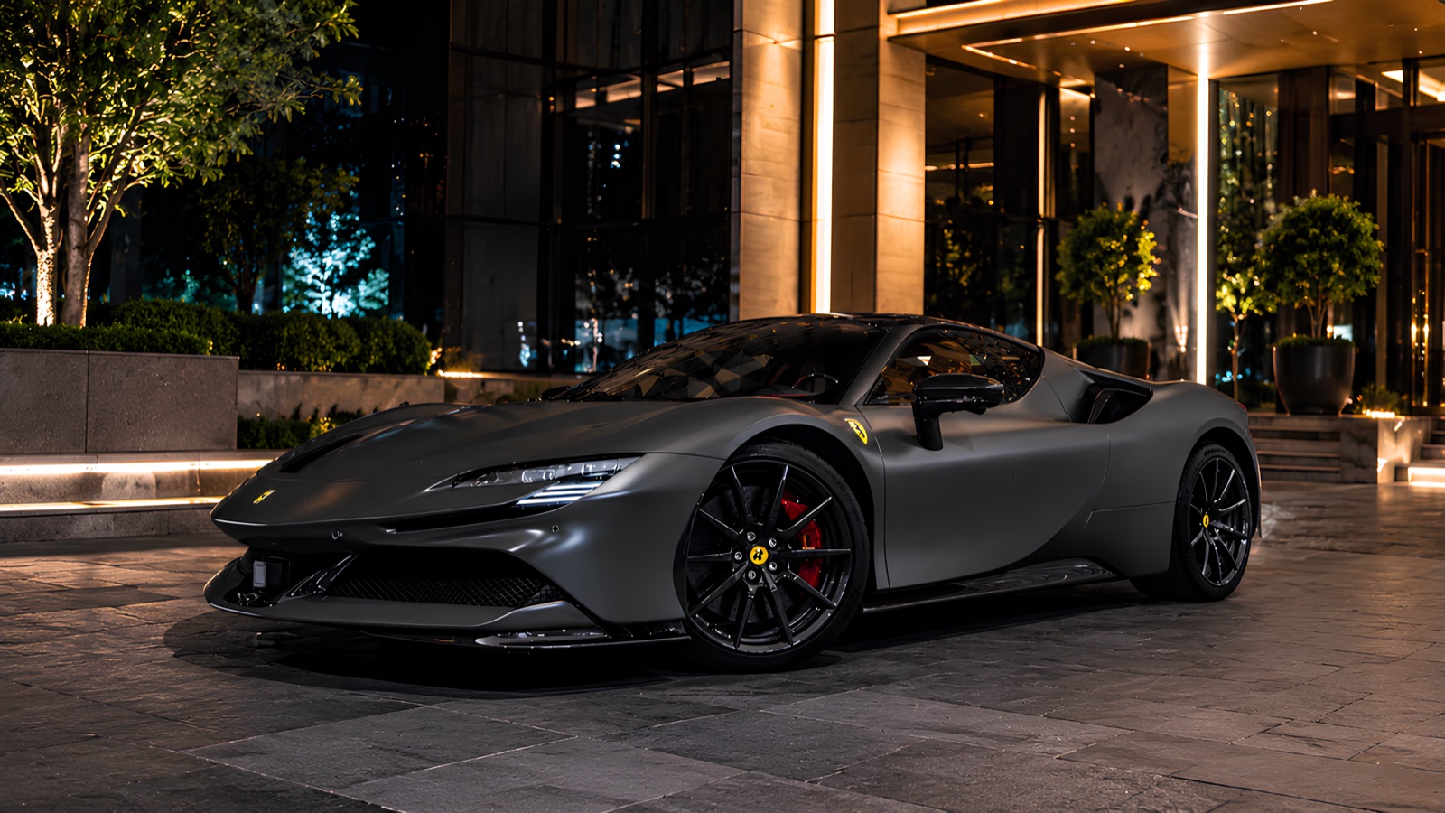 Ferrari SF90 2023 jaune — EVOLUXURY Fleet, réservée